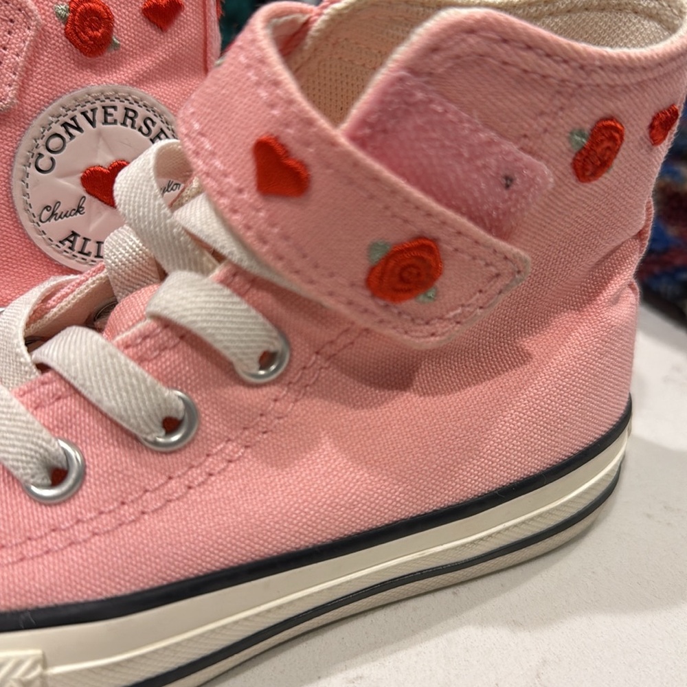 Pink Converse - Picture 2 of 9